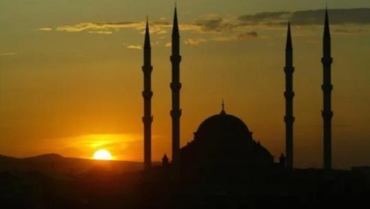 Eduard Zaloshnja: Deri 80% e banorëve të rritur të Shqipërisë as agjërojnë dhe as mbajnë kreshmë