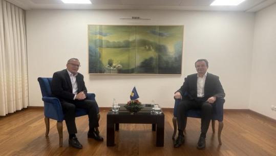 Albin Kurti takon Bedri Hamzën e PDK-së, në fokus diskutimet për zgjedhjet presidenciale