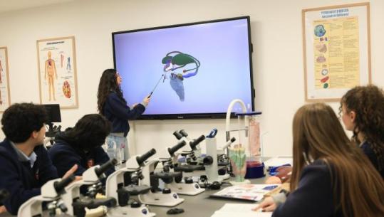 Festivali i Shkencës 2026, nxënësit në gjimnaze kryejnë përgatitjet e fundit për projektet në shkencë, teknologji dhe matematikë