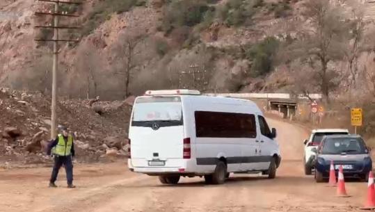 Shembja e aksit Librazhd-Pogradec/ Banorët e Dragostunjës kërkojnë të kalojnë, policia i kthen mbrapsht