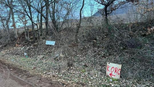 Shembja e aksit Librazhd-Pogradec, banorët e Spatharit improvizojnë sinjalistikën në rrugën alternative që e mban të lidhur me Tiranën