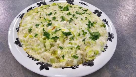 Fërgesë me presh të njomë me djathë nga zonja Albana