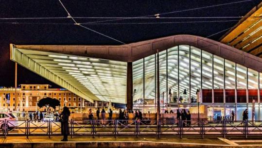 21 policë nën hetim në Romë, shkaktuan 184 mijë euro dëm duke vjedhur çanta, të brendshme e parfume në dyqane luksi