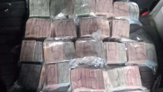 Kosovë/ Goditet kontrabanda në Merdarë, kapen rreth 1 milionë euro të padeklaruara në një automjet