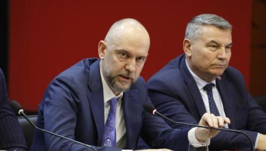 Shembja e aksit Librazhd-Prrenjas/ Kreu i ARRSH: Ndërtimi i Korridorit VIII s’ka ndikuar! Zv.ministri i Infrastrukturës i shmanget pyetjeve të gazetares së Report TV