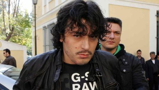 Policia greke kontrolle në burgun e Domokos! Gjenden celularë dhe thika në qelitë e shqiptarit Alket Rizait dhe një tjetri