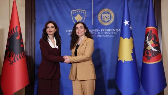 Vizita e Spiropalit në Kosovë/ Ministrja e Jashtme pritet në Presidencë nga Vjosa Osmani