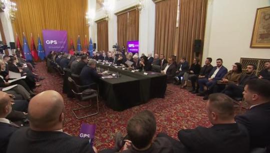 Rama mbledh sot në Pallatin e Brigadave qeverinë dhe grupin parlamentar të Partisë Socialiste