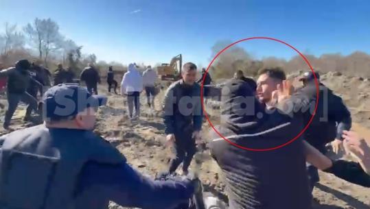 Banorët e Rrjollit në protestë kundër resortit të Bashkim Ulajt, punonjësi i sigurisë private godet me grusht të riun! 6 të shoqëruar