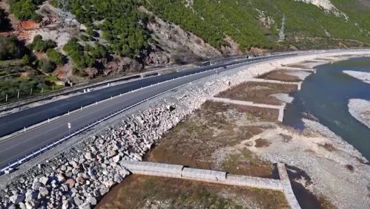 Rama: Punë kolosale në kantierin e Korridorit VIII! Segmentin e rrugës së vjetër e bllokoi rrëshqitja e tokës