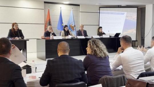 ‘Kukumjaçka’, sherr në këshillin bashkiak të Vlorës, Hoxha përplaset me Mersinin për “Vlora Invest”