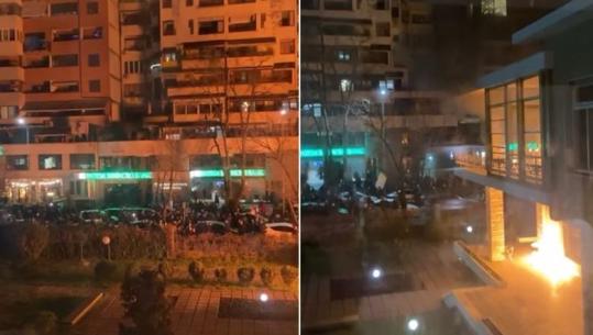 Të terrorizuar nga sulmet me molotovë të militantëve të PD në vilën e Enver Hoxhës, artistët për Report Tv: Kishim një ditë të bukur, tani jemi të tronditur