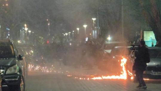 Çfarë nuk u pa nga protesta e djeshme e PD, militantët e Berishës nuk kursejnë as makinat me molotovë