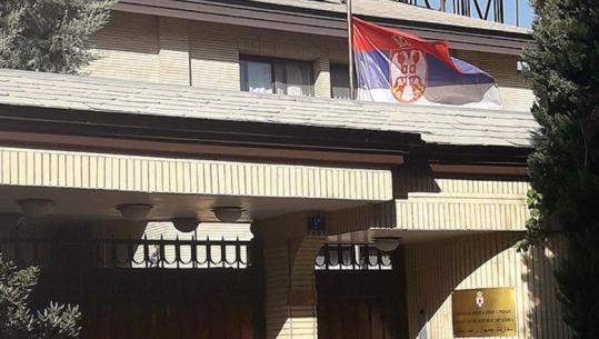 Dëmtohet ambasada serbe në Teheran, Vuçiç: Stafi do të tërhiqet në Baku