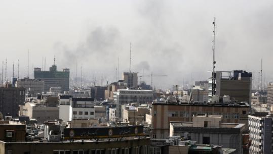 Sulmet e Iranit në Katar, i Ngarkuari me Punë në Ambasadën e Shqipërisë thirrje bashkëatdhetarëve: Qëndroni brenda banesave