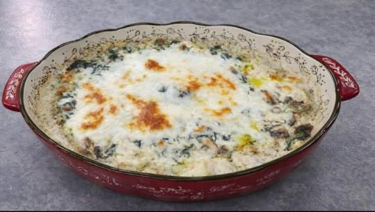 Tavë me patate, kërpudha dhe djathë nga zonja Albana