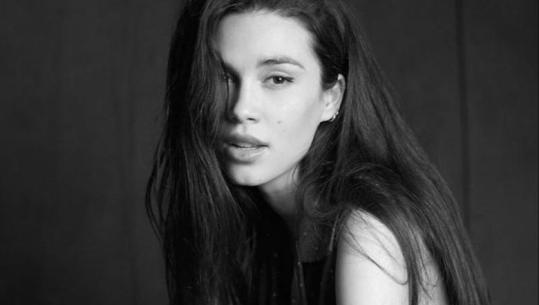 Bukuroshja shqiptare në “Grande Fratello”! Historia e Barbara Prezia-s, nga moda tek muzika dhe jeta e saj në Itali