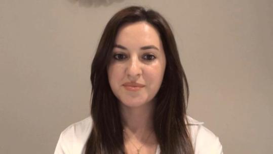 Shqiptarët e bllokuar në Dubai nga sulmet e Iranit, sipërmarrësja shqiptare për Report TV: Na këshillojnë të mos dalim, ja kur do të nisin fluturimet! 