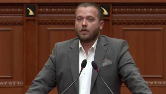 Sulmi ndaj vilës me artistë, Ardit Bido: Berisha e pranoi se dhuna është me pult, ‘banda e vogël’ sulmon me urdhrin e tij