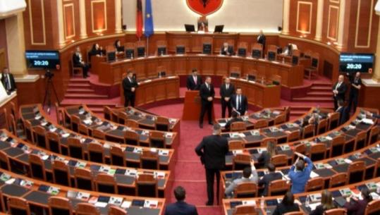 Kuvend/ Protesta, Balla: Berisha, Ajatollahu i fundit, sulmoi vilën ku shkoi vetë! Bardhi: 'S’e dinim që kishte artistë!' Shehaj përjashtohet pas përplasjes me PS për Rrjollin