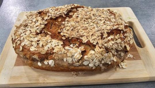 Bukë me patate dhe miell thekre nga zonja Albana 