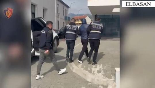 Ishte në kërkim për vjedhje, pranga të riut në Elbasan