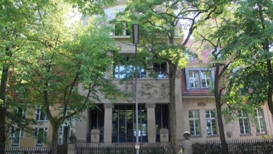 Akte vandale ndaj Ambasadës së Kosovës në Berlin, reagon Prishtina: Akte të papranueshme