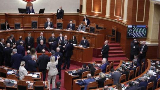 Votëbesohen mes kaosit ministrat e rinj të kabinetit të Ramës, ikin Balluku, Spiropali dhe Vengu