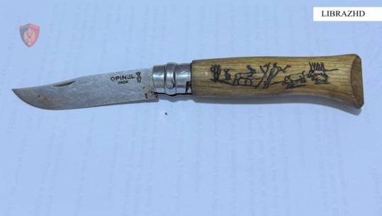 Plagosi me thikë 46-vjeçarin, pranga të moshuarit në Librazhd! Arrestohet edhe një 48-vjeçar për fshehjen e krimit