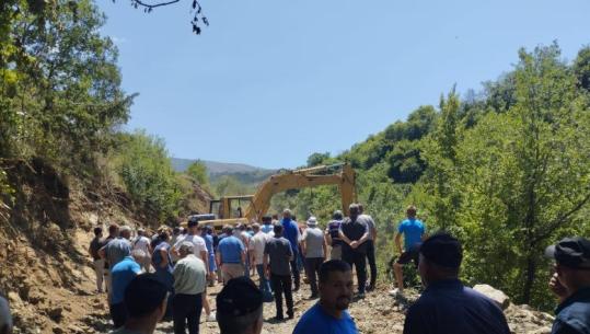 Bllokuan rrugën kundër punimeve për HEC-in në Kurdari, nën hetim 5 banorë të Klosit
