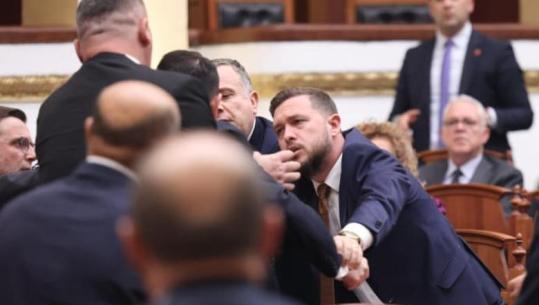 Kuvend/ Balla fyen Vokshin: Për ty kemi numrin 0900! Bardhi: Je mësuar me kur*at në partinë tënde! Balliu përplaset me kreun e Grupit të PS