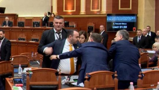 Kuvend/ Balla-Vokshit: Për ty kemi numrin 0900! Bardhi: Je mësuar me kur*at në partinë tënde! Balliu përplaset me kreun e Grupit të PS