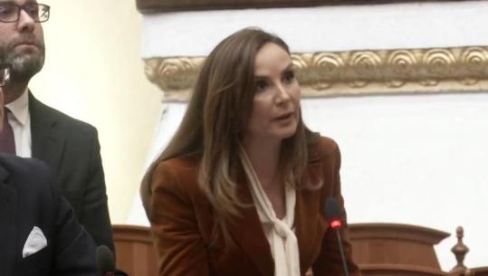 Tabaku dënon deklaratën e Ballës: Vokshit iu cënua dinjiteti, kështu po i fuqizoni gratë ju? Peleshi: Parlamenti i vetëm në Europë ku përgojohen familjarët dhe vajzat