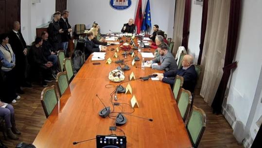 'Kemi numrin 0900'/ Pas sherrit në Kuvend, 'nxehen gjakrat' edhe në Komisionin e Jashtëm! Zhupa-PS: Distancohuni! Hasani i kërkon ndjesë Vokshit