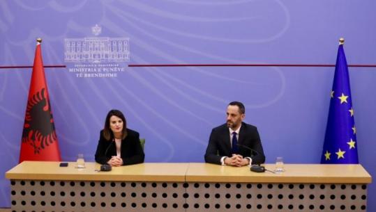 Koçiu i dorëzon stafetën Lamallarit, ministri i ri i Brendshëm falënderon Ramën për besimin: Ky është nderi i jetës, por edhe një përgjegjësi shumë e madhe