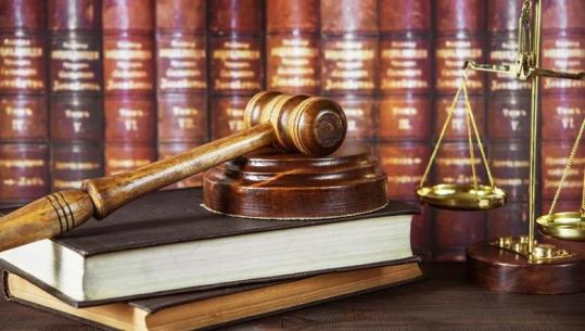 Polici i fshatit dhe rrugaçi i fshatit