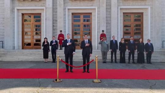 Vengu ikën nga Mbrojtja: S’e përjetoj si largim nga misioni i sigurisë kombëtare, Shqipëria është në duar të sigurta! Nufi: E marr detyrën me nder e përkushtim