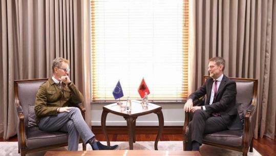 Ministri Hoxha takon Gonzaton: Të gjitha rrugët na çojnë në Bruksel