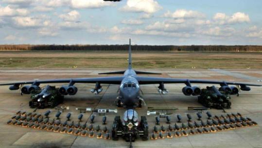 Trump tha se sot Irani do të goditet fort, SHBA gati të përdorin bombarduesin e famshëm B-52