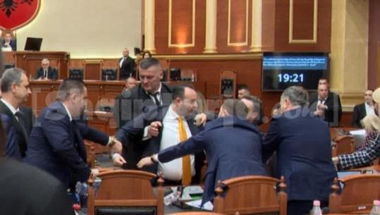 Fyerje në seancë/ Të hënën mblidhet Sekretariati i Etikës për përjashtimin e 3 deputetëve, pritet vendim për Ballën, Bardhin dhe Balliun