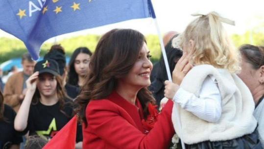 Spiropali për 8 Marsin: Drita ndrin në errësirë, dhe errësira nuk e tejkalon dot dritën. Forca vajza! 