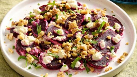 Sallatë me panxhar dhe arra nga zonja Albana 