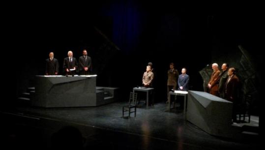 “Drejtësi në Nuremberg”, Arben Kumbaro sjell shfaqjen në TK