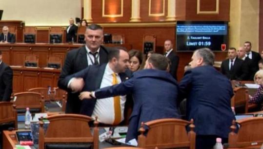 ‘Për ty kam numrin 0900’- Sherri pas deklaratës së Ballës, Sekretariati i Etikes përjashton me 10 ditë nga Kuvendi Bardhin dhe Balliun