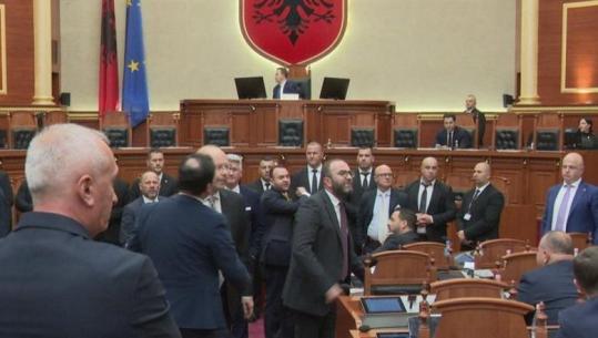 Sherri në Parlament, Sekretariati i Etikes përjashton me 10 ditë nga Kuvendi Bardhin dhe Balliun! Taulant Balla nuk dënohet