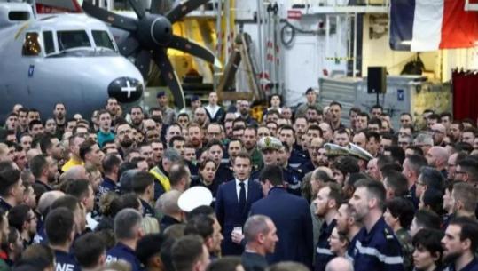 Presidenti Macron nga bordi i aeroplanmbajtëses Charles de Gaulle: Franca nuk po merr pjesë në luftën në Gjirin Persik
