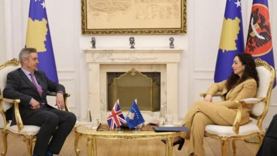 Ambasadori britanik takon Presidenten Osmani: Nevojë urgjente që Kosova të kthehet në normalitet