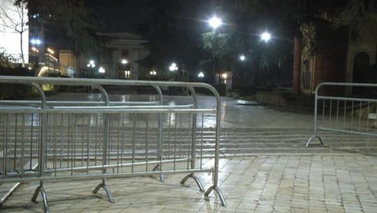 Nesër ‘vuloset’ fati i Ballukut! PS: Jo arrestimit, ‘pro’ hetimit! PD protestë, Kuvendi rrethohet me gardh metalik