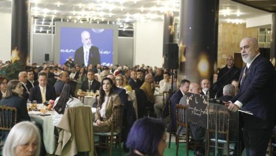 Muaji i shenjtë i Ramazanit, Kryeministri Rama ndan videokartolinën nga mbrëmja e iftarit