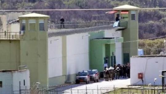 Shqiptari i dënuar për vrasjen e avokatit grek mbyll nga brenda derën e qelisë në burgun Malandrinos të Greqisë, policia hyn me forcë dhe gjen telefon të djegur (EMRI)